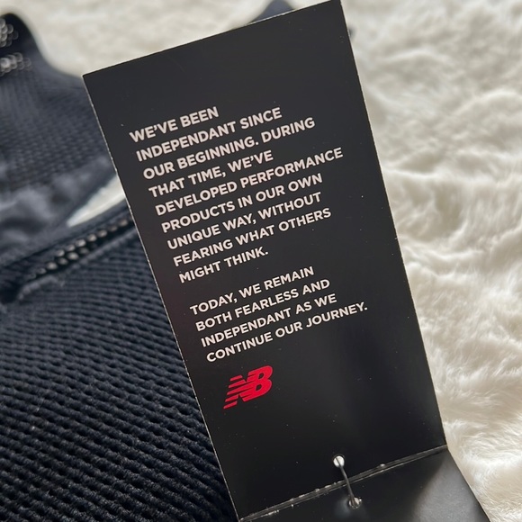 NEW New Balance Medium Impact Sports Bra with Removable Padding Black Size Small - Picture 4 of 9